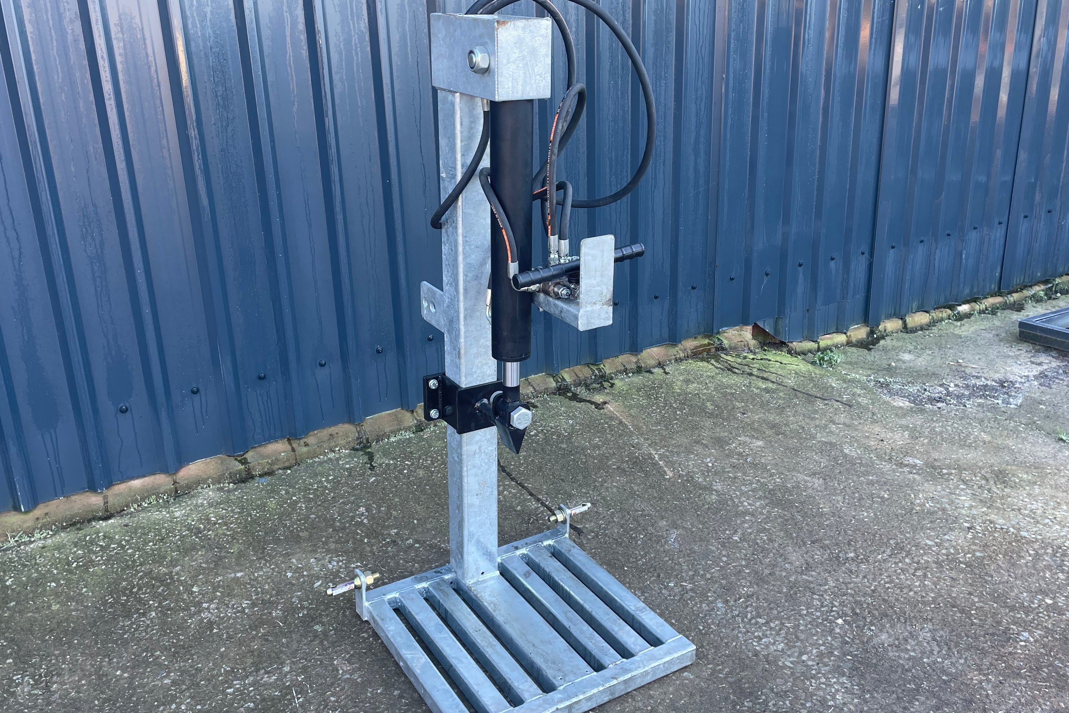 LS101 - 10 Ton Log Splitter image 13