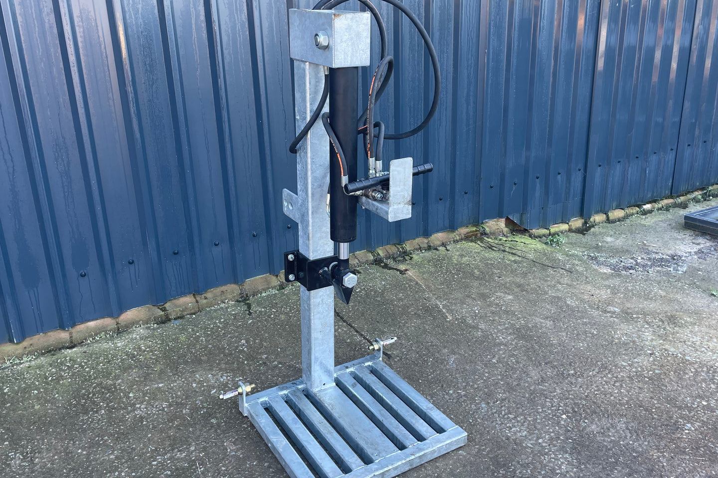 LS101 - 10 Ton Log Splitter image 13