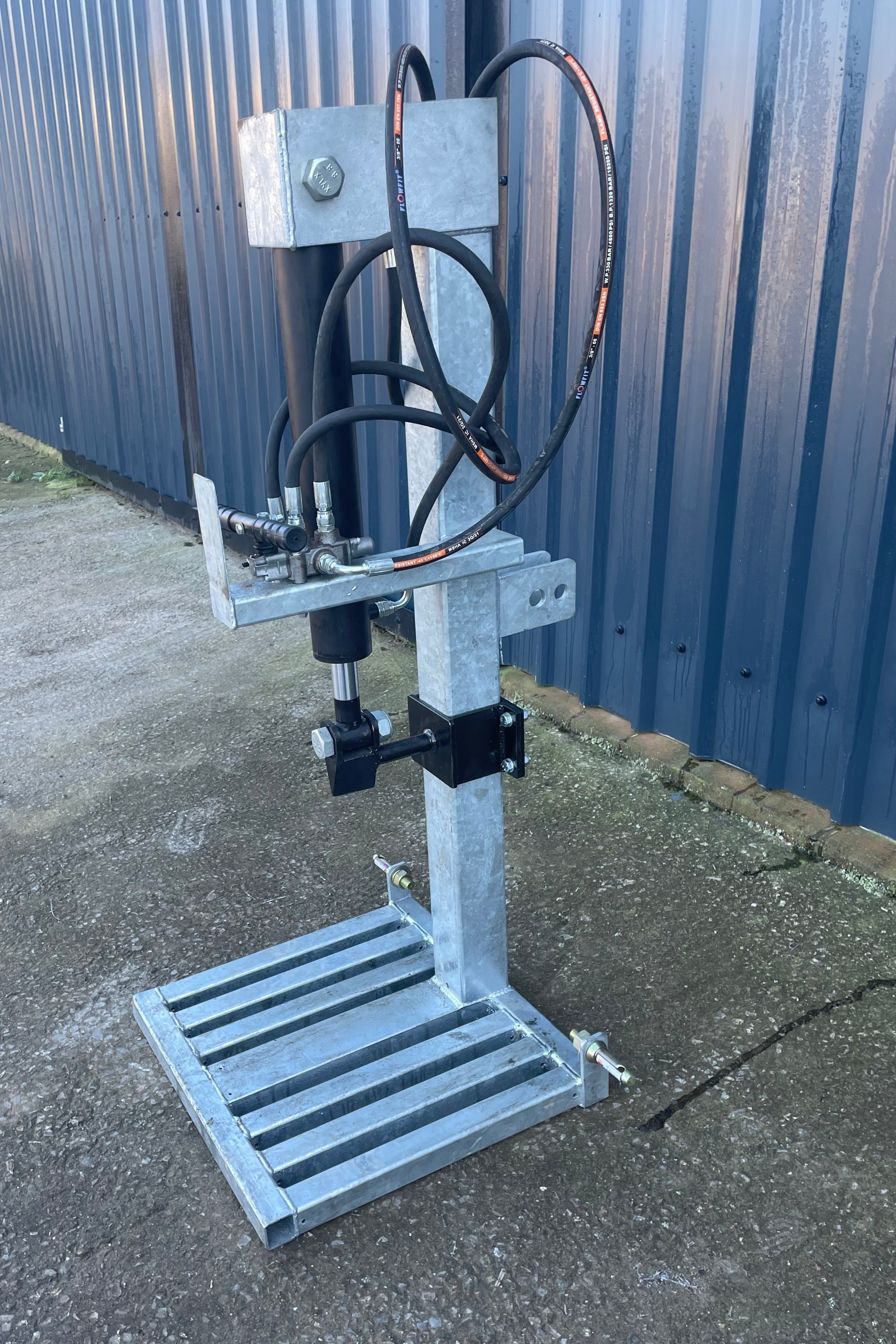 LS101 - 10 Ton Log Splitter image 6