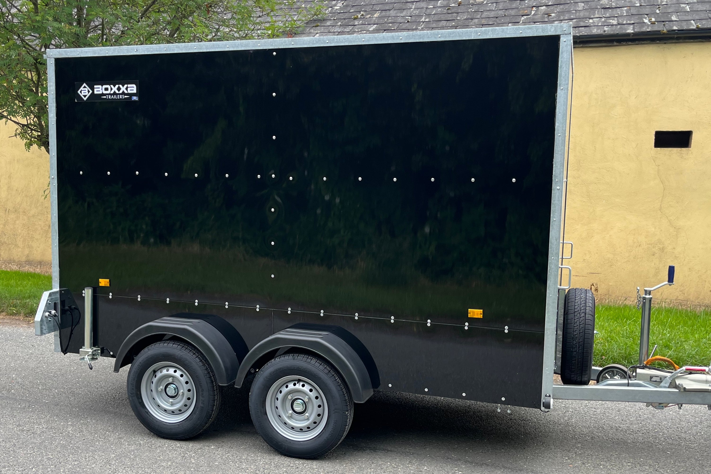 Box Trailer 12' x 5' x 5' Braked Twin Axle