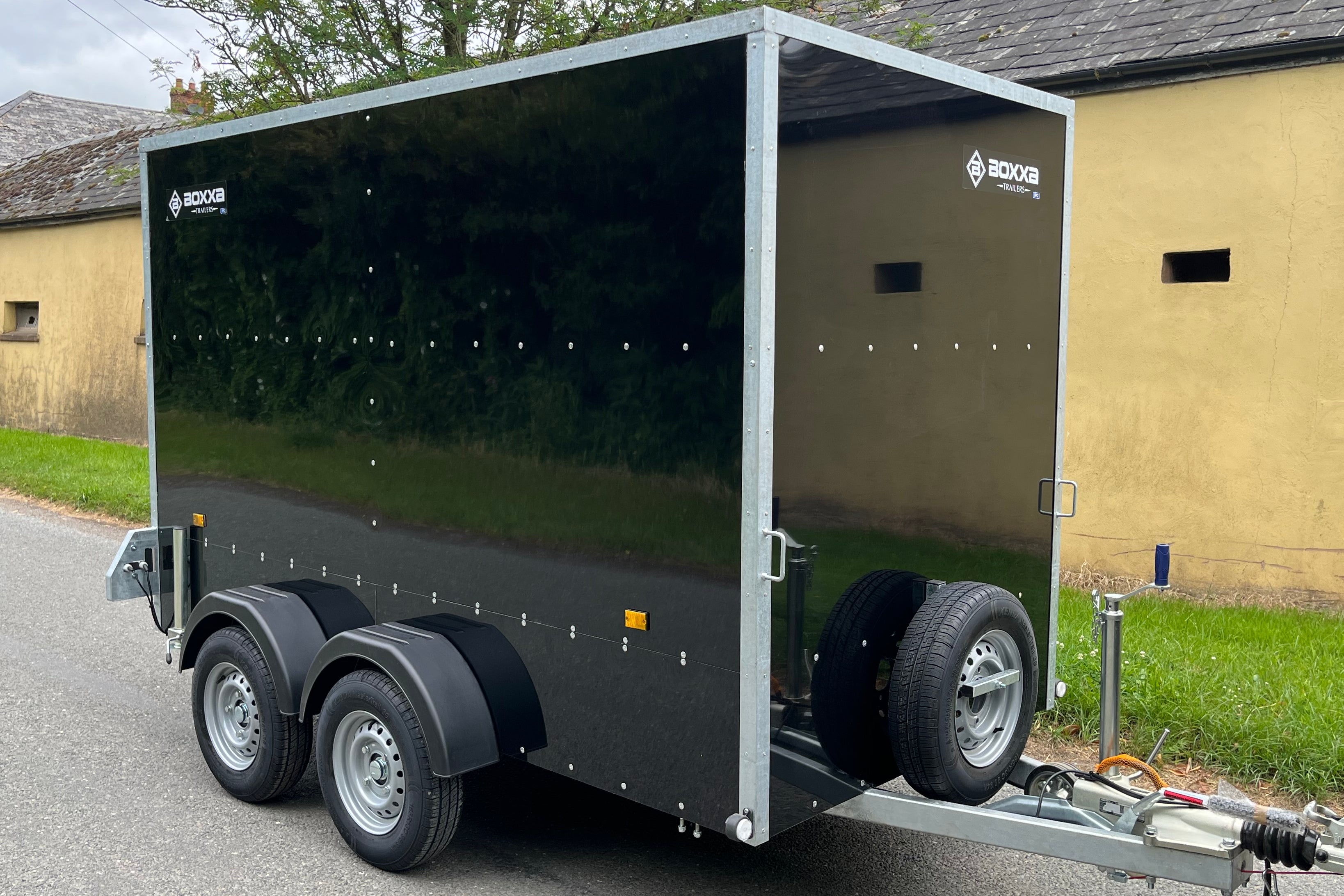 Box Trailer 12' x 5' x 5' Braked Twin Axle