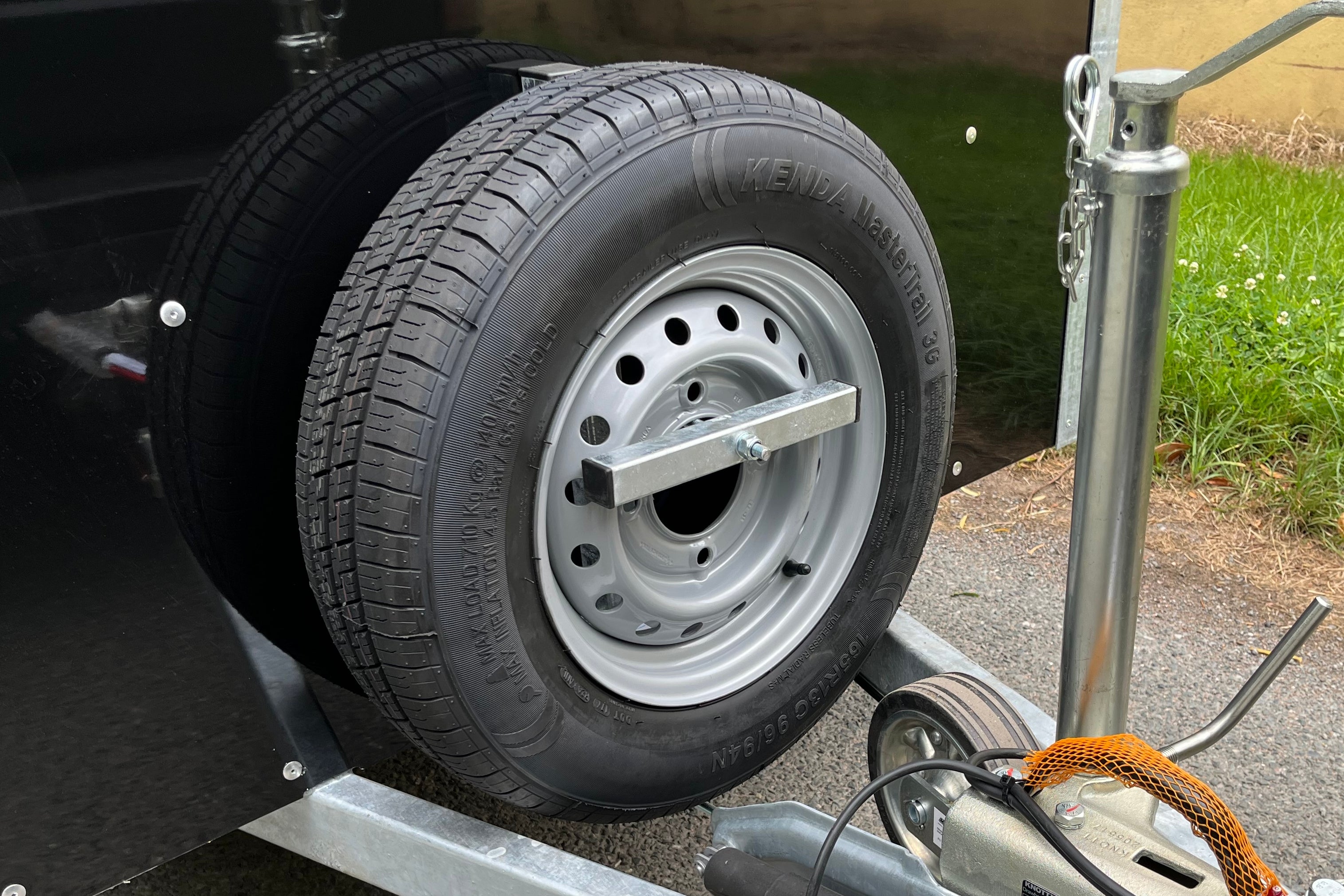 Box Trailer 12' x 5' x 5' Braked Twin Axle