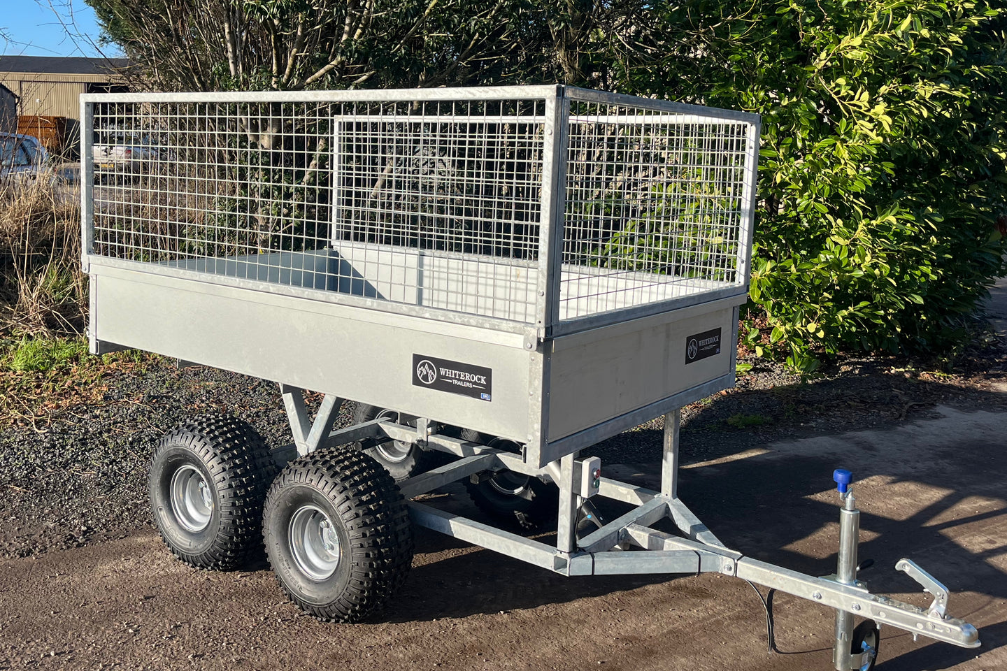 Galvanised steel trailer with mesh sides and walking axle