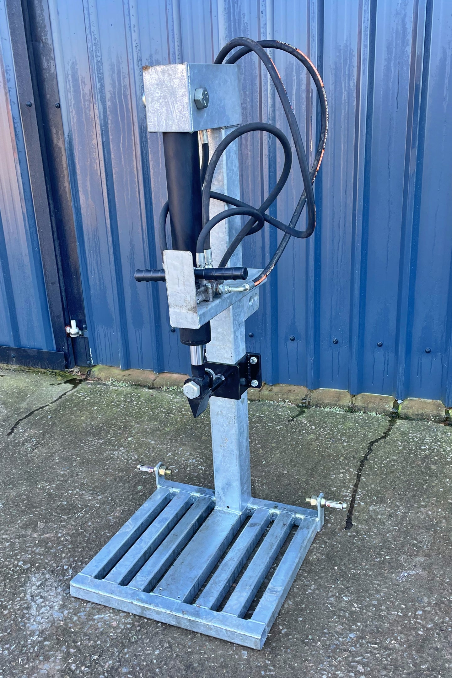LS101 - 10 Ton Log Splitter image 2