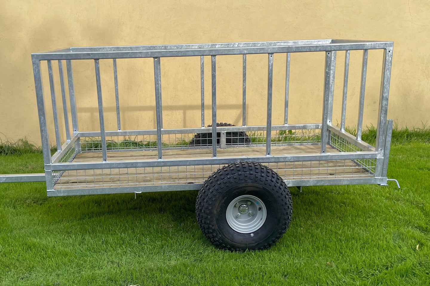Hay Feeder image 1