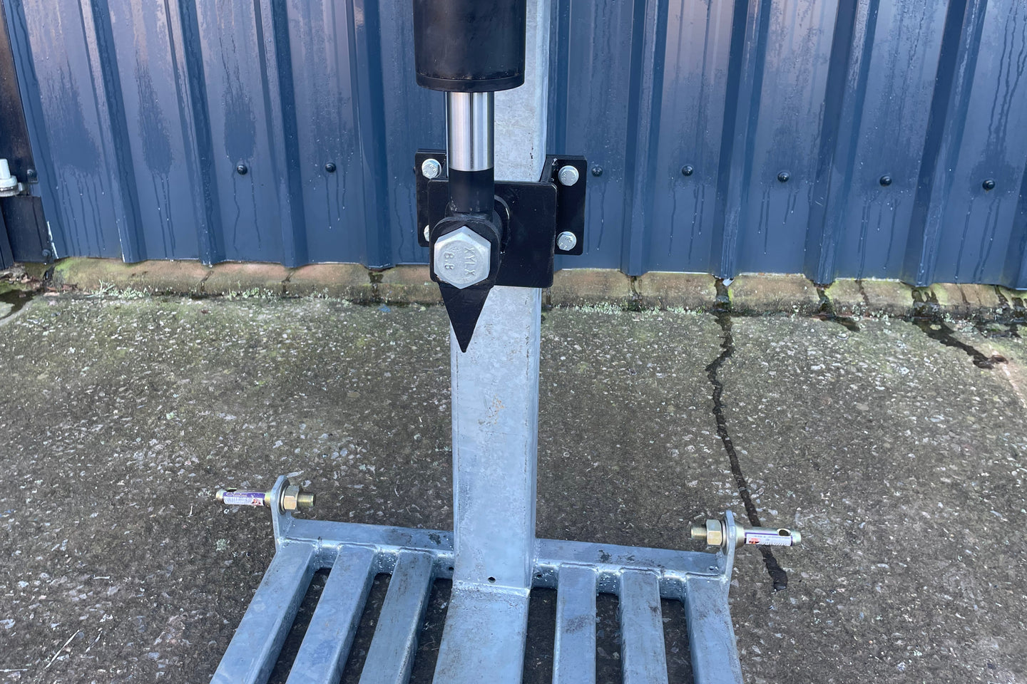 LS101 - 10 Ton Log Splitter image 11