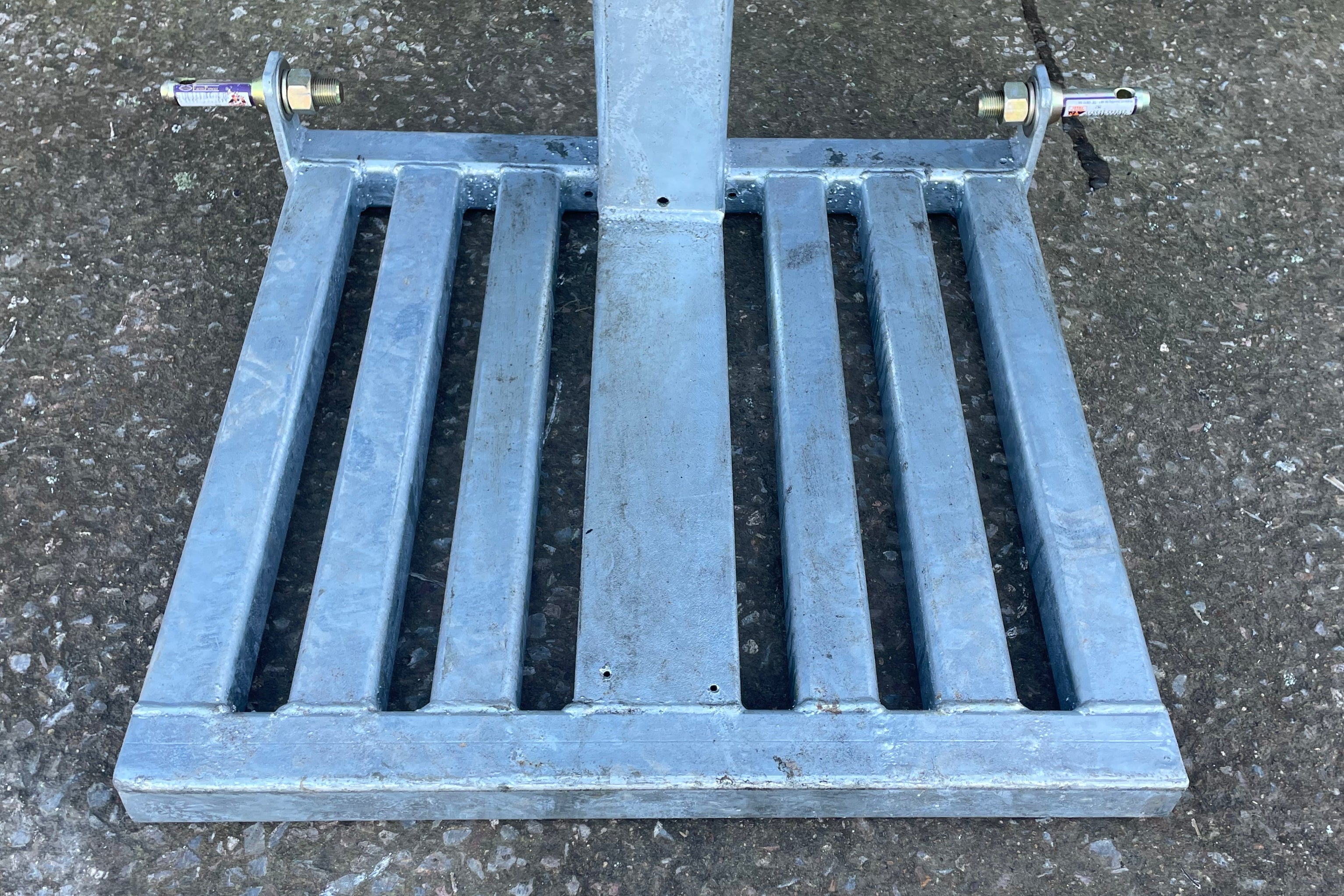 LS101 - 10 Ton Log Splitter image 12