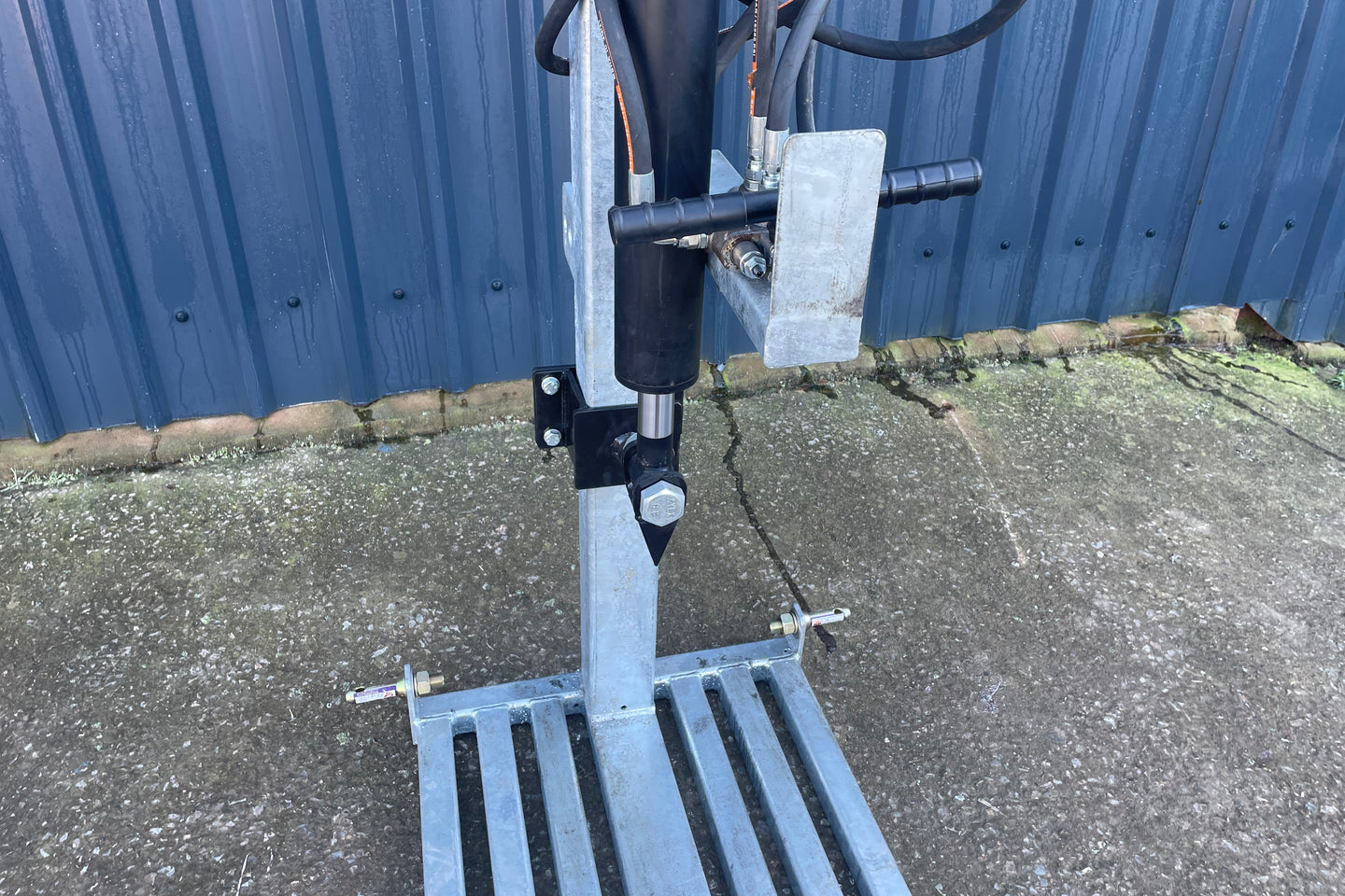 LS101 - 10 Ton Log Splitter image 14